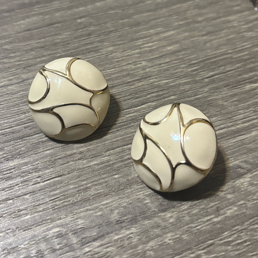 Cream and Gold Vintage Clip On Earrings